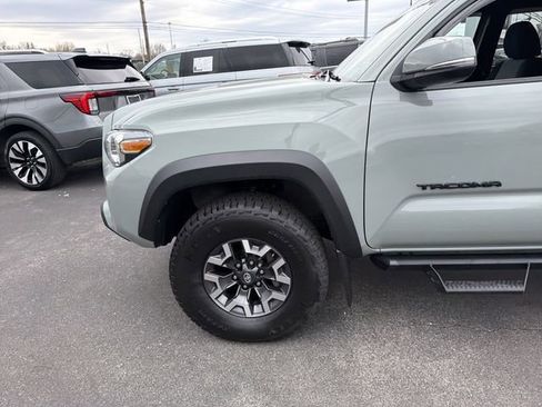 Used 2023 Toyota Tacoma TRD Off-Road image 9