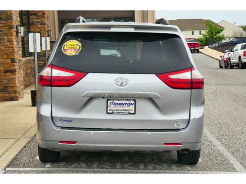 Used 2015 Toyota Sienna XLE Premium FWD image 4