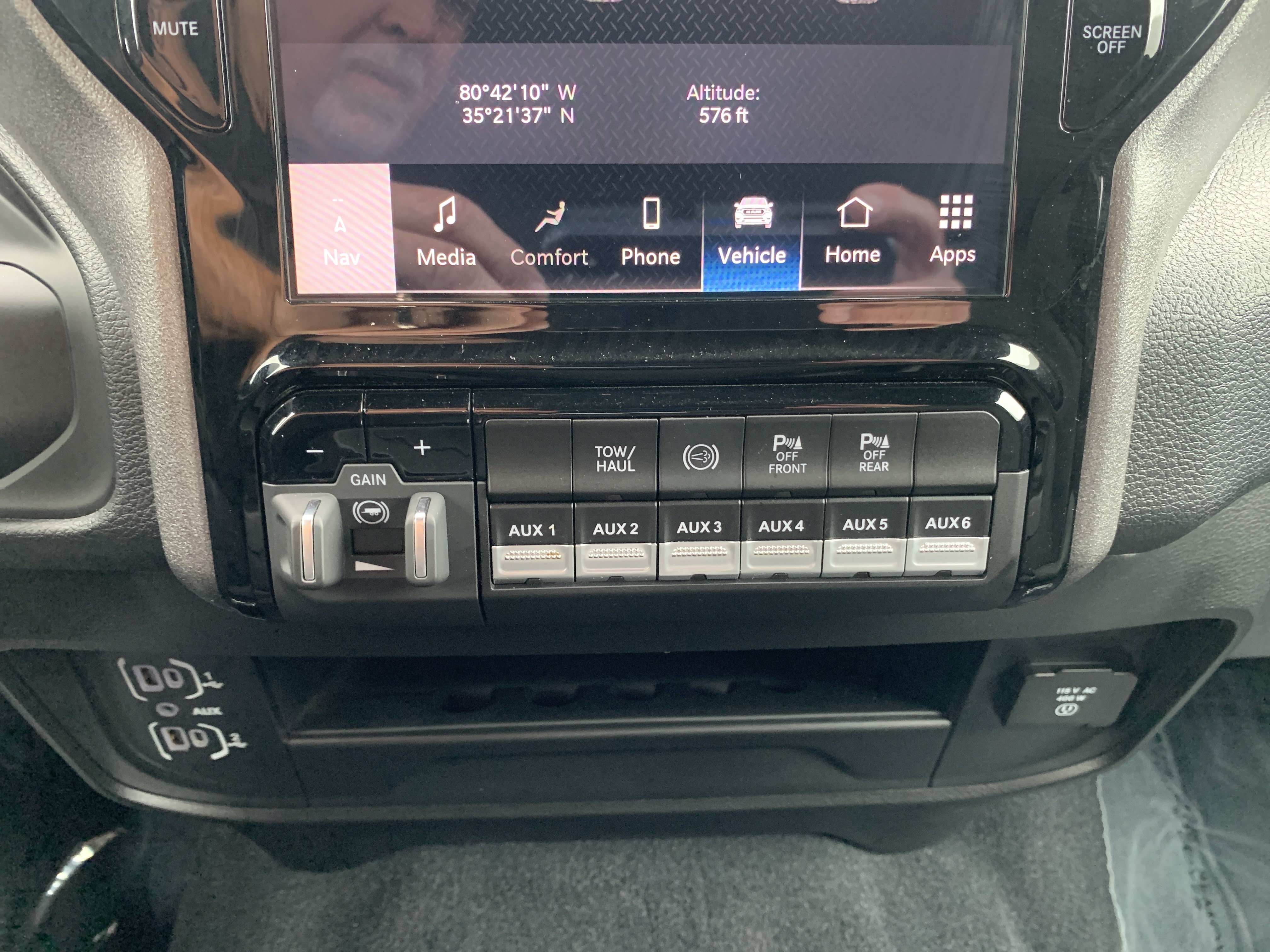 Used 2025 RAM 3500 Tradesman AWD/4WD image 29