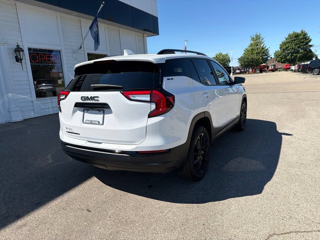 Certified 2024 GMC Terrain SLE w/ Driver Convenience Package FWD image 5