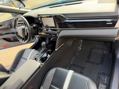 Used 2025 Toyota Camry SE FWD image 17