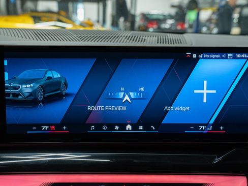 Used 2025 BMW M5 -Carbon Ceramic Brakes, Execut w/ Carbon Package image 33