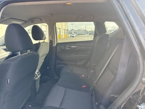 Used 2018 Nissan Rogue SV image 8