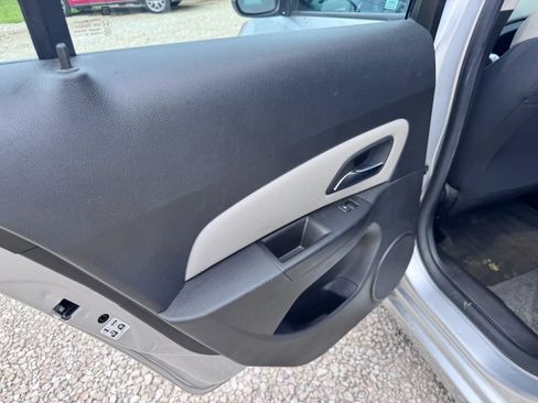 Used 2016 Chevrolet Cruze LS FWD image 17
