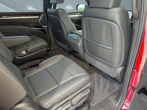 Used 2026 Cadillac Escalade ESV 2WD w/ LPO, Floor Liner Package image 31