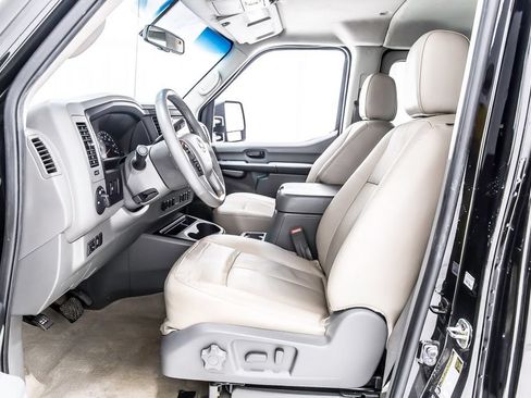 Used 2020 Nissan NV 3500 SL RWD image 24
