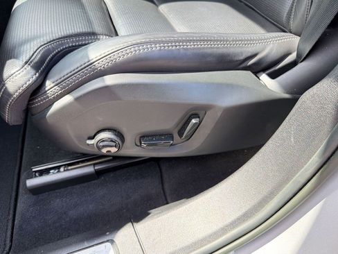 Used 2023 Volvo XC60 B5 Ultimate image 13