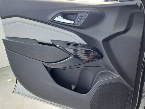 Used 2025 Chevrolet Trax LT FWD image 21