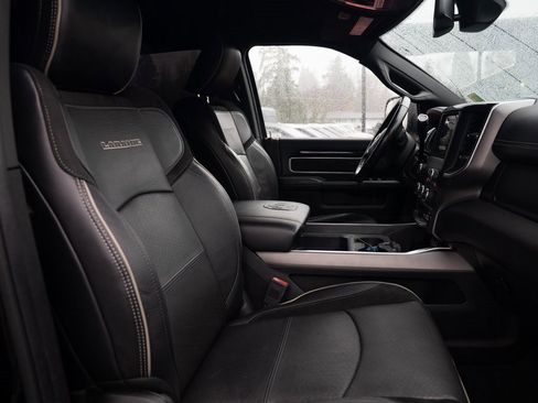 Used 2020 RAM 2500 Laramie w/ Night Edition image 25