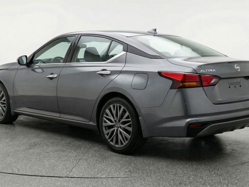 Used 2025 Nissan Altima 2.5 SV image 6