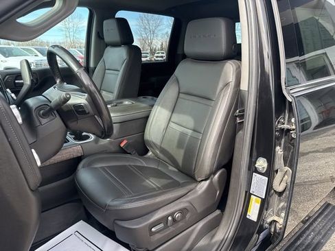 Used 2022 GMC Sierra 2500 Denali w/ Denali Black Diamond Edition image 16