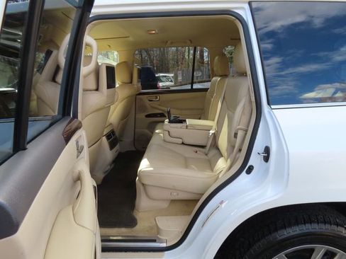 Used 2013 Lexus LX 570 4WD image 15