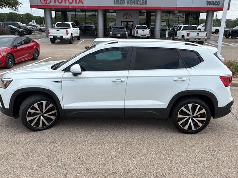 Used 2024 Volkswagen Taos SE FWD image 6