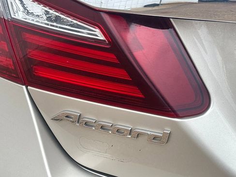 Used 2017 Honda Accord LX image 30