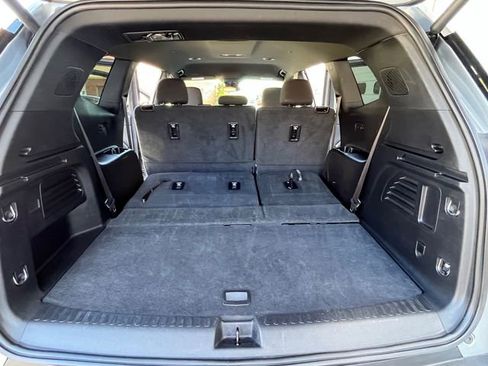 Used 2025 GMC Acadia Elevation image 26