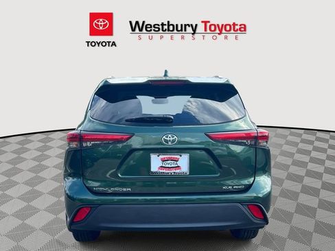 Used 2023 Toyota Highlander XLE AWD/4WD image 9