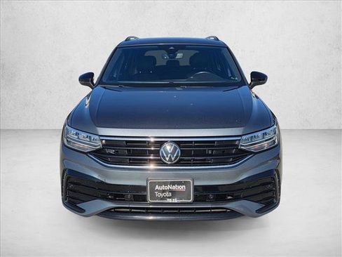 Used 2022 Volkswagen Tiguan SE R-Line FWD image 2