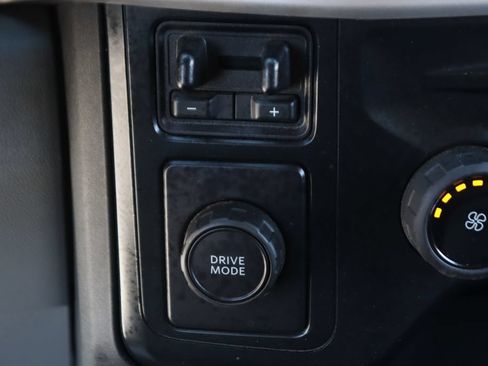 Used 2023 Ford F550 2WD Crew Cab Super Duty image 29