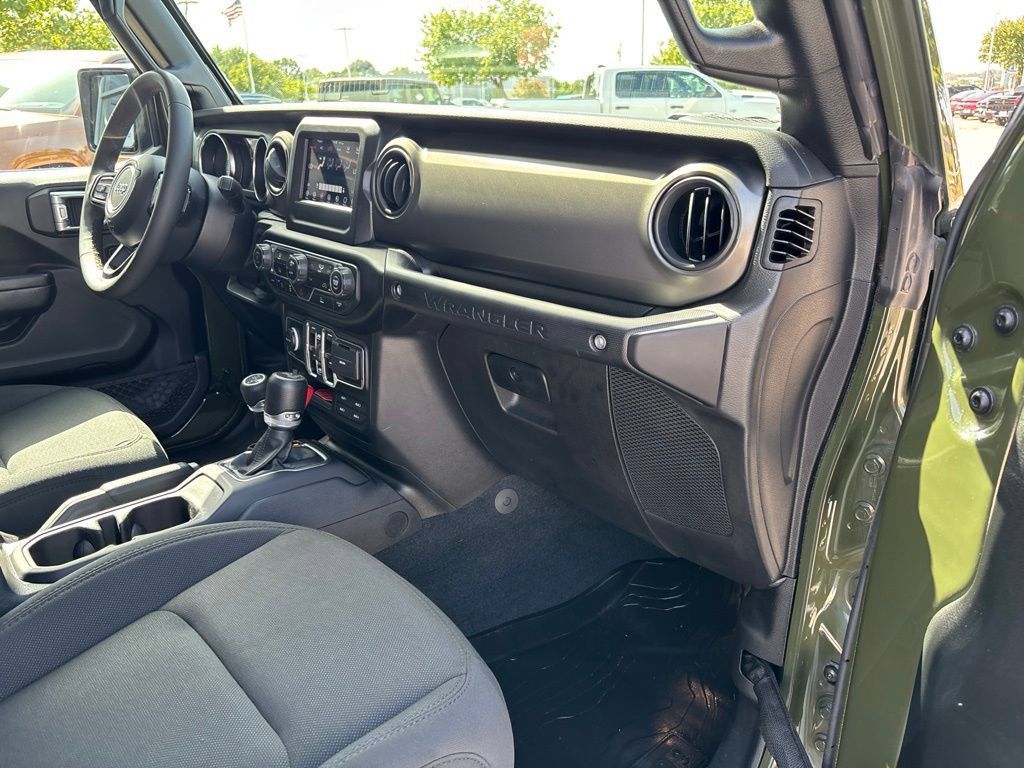 Used 2023 Jeep Wrangler Unlimited AWD/4WD image 26