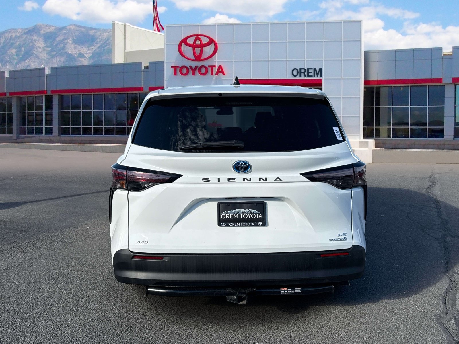 Used 2024 Toyota Sienna LE AWD/4WD image 5