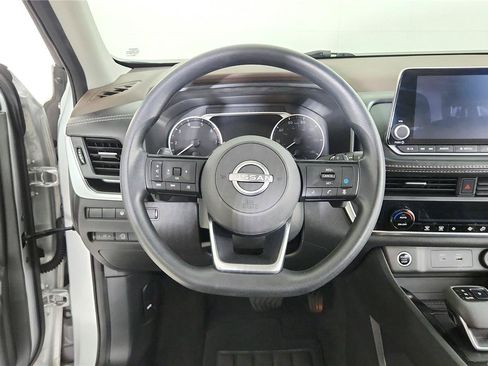 Used 2023 Nissan Rogue SV FWD image 12