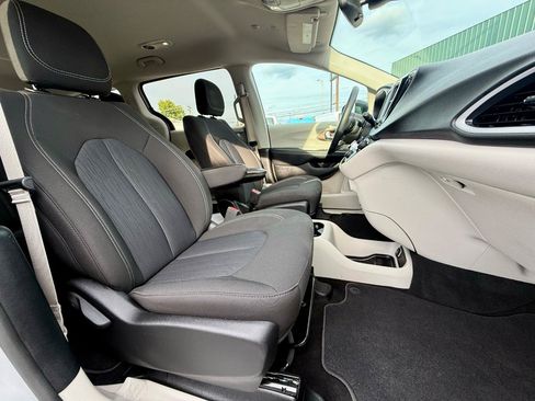 Used 2024 Chrysler Voyager LX FWD image 30
