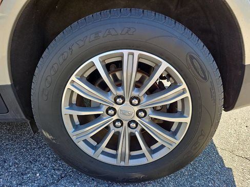 Used 2017 Cadillac XT5 Luxury w/ Driver Awareness Package image 23