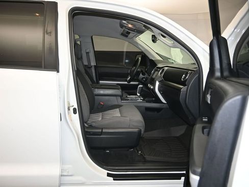 Used 2018 Toyota Tundra SR5 w/ TRD Off Road Package AWD/4WD image 26