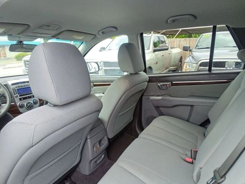 Used 2011 Hyundai Santa Fe GLS image 11