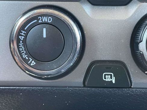 Used 2023 Toyota Tacoma SR5 AWD/4WD image 38