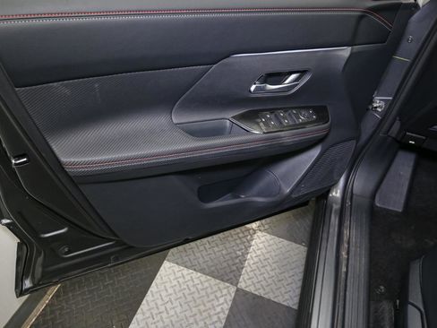 Used 2025 Nissan Kicks SR AWD/4WD image 36