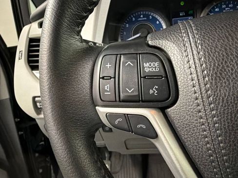 Used 2020 Toyota Sienna XLE Premium FWD image 17