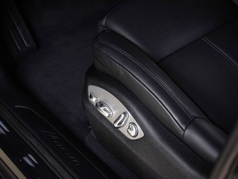 Certified 2025 Porsche Macan image 14