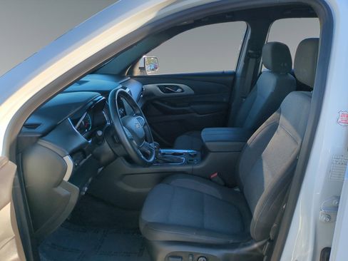 Used 2023 Chevrolet Traverse LT image 9