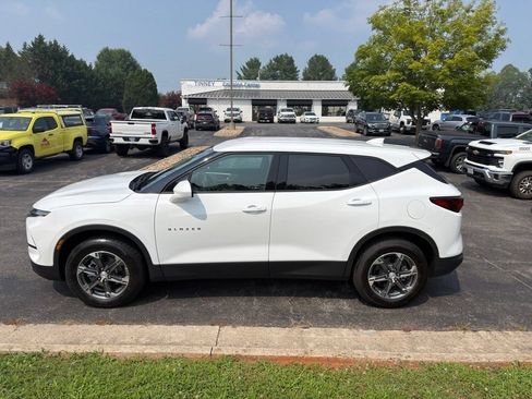Used 2025 Chevrolet Blazer LT FWD image 4