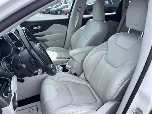 Used 2020 Jeep Cherokee Limited w/ Technology Group AWD/4WD image 11