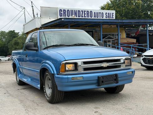 Used 1996 Chevrolet S10 Pickup LS RWD image 1