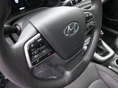 Used 2017 Hyundai Elantra Limited w/ Limited Tech Package 04 image 23