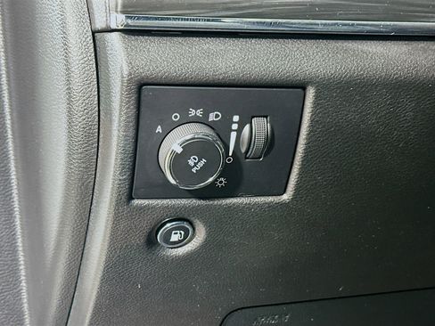 Used 2019 Jeep Grand Cherokee Limited AWD/4WD image 10