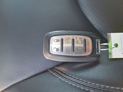Used 2023 Chrysler Pacifica Touring-L FWD image 28