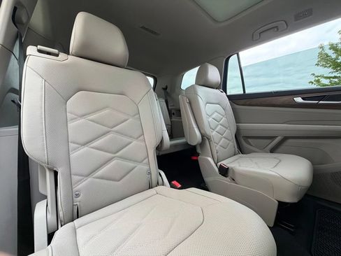 Used 2025 Volkswagen Atlas SE AWD/4WD image 44