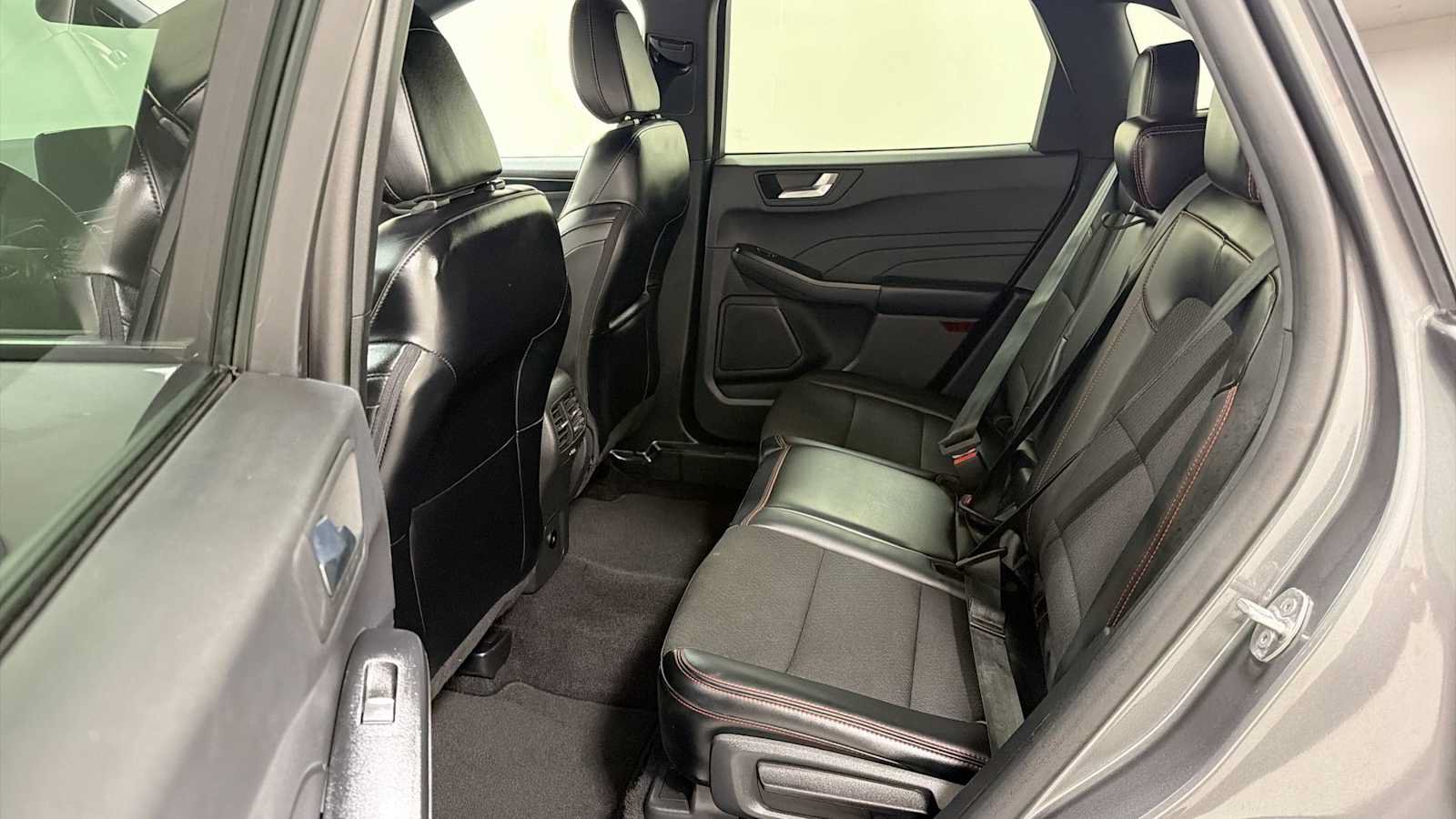 Used 2025 Ford Escape ST-Line Select AWD/4WD image 23