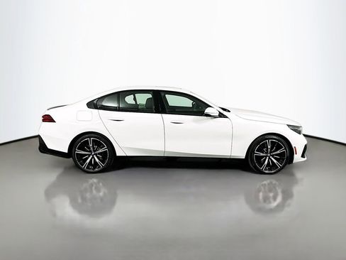 Used 2025 BMW 530i 530i w/ M Sport Package image 4