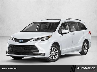New 2025 Toyota Sienna XLE