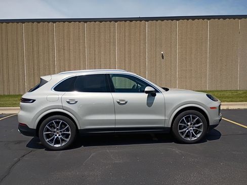 Certified 2025 Porsche Cayenne AWD/4WD image 8