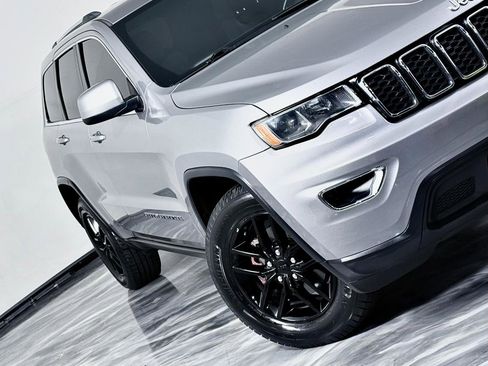 Used 2018 Jeep Grand Cherokee Laredo image 4