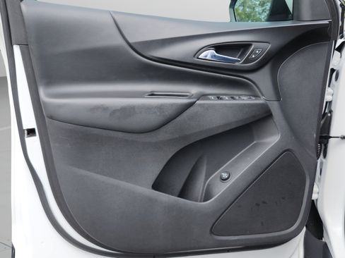 Used 2018 Chevrolet Equinox LT FWD image 16