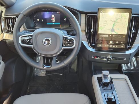 New 2026 Volvo XC90 T8 Plus w/ Protection Package Premier image 2