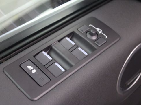 Used 2025 Land Rover Discovery S AWD/4WD image 20
