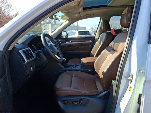 Used 2021 Volkswagen Atlas SE w/ Panoramic Sunroof Package image 11